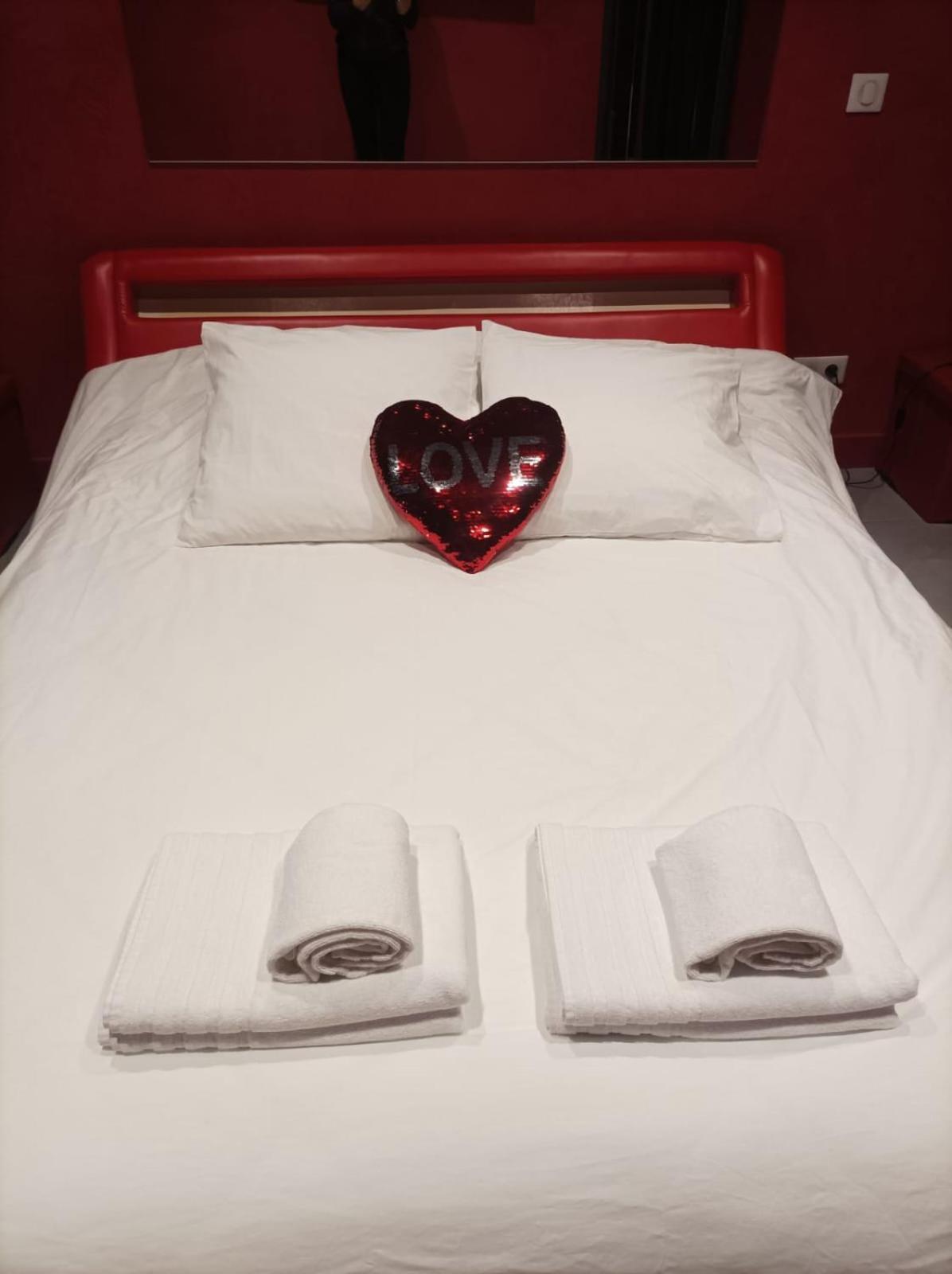 Appartement Balneo Et Sauna Prives The Red Room Mauguio Kültér fotó